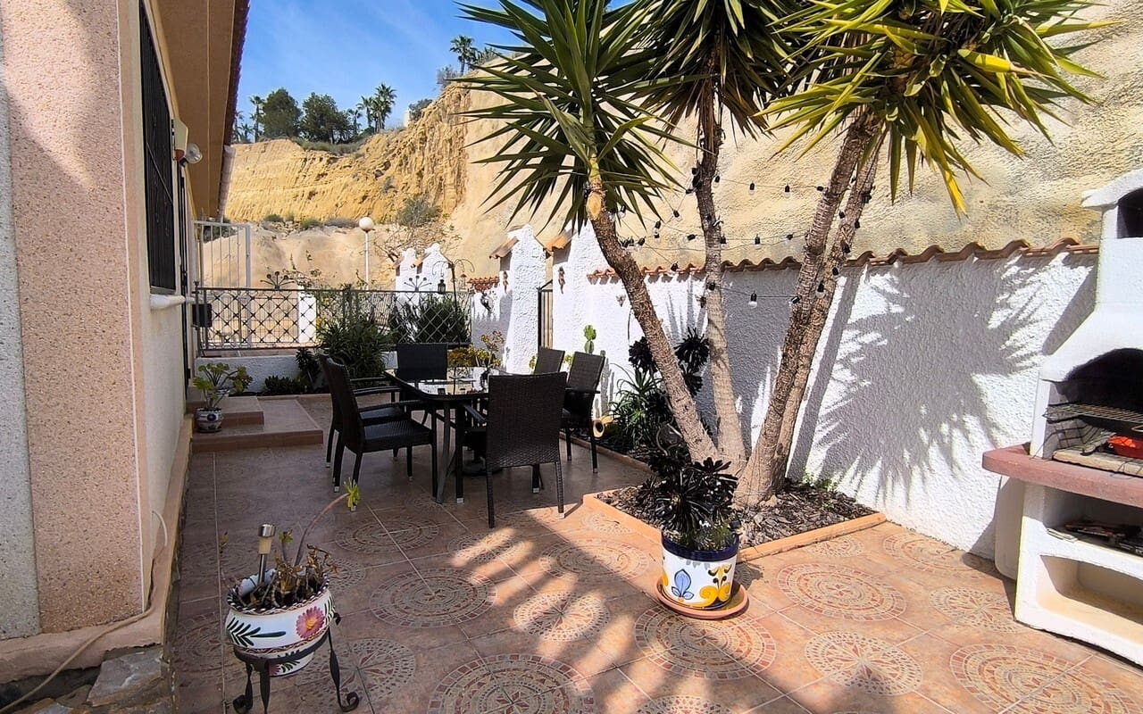 2 slaapkamer Villa te koop in Ciudad Quesada met zwembad - € 195.000 (Ref: 9685664)