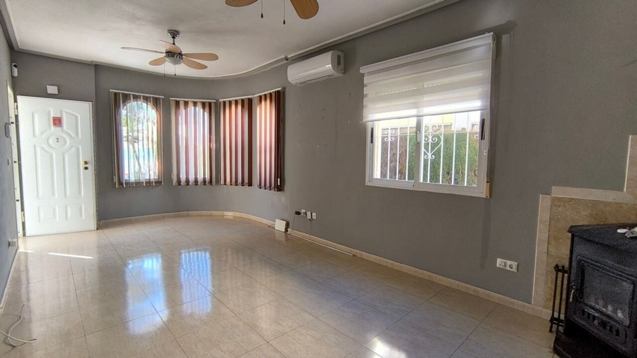 3 soveværelse Villa til salg i Algorfa med swimmingpool garage - € 207.000 (Ref: 9709238)