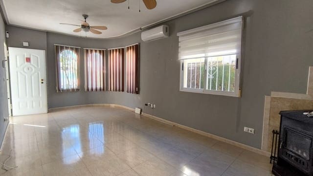 3 bedroom Villa for sale in Algorfa with pool garage - € 207,000 (Ref: 9709238)