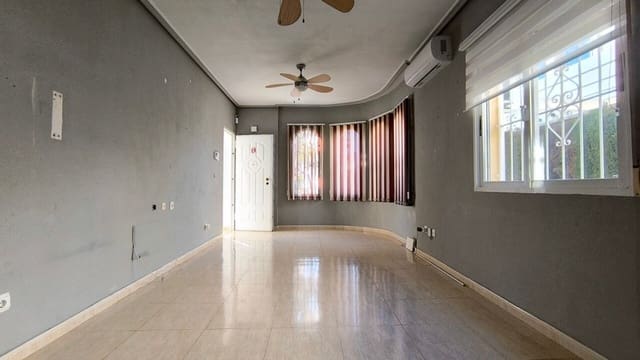 3 bedroom Villa for sale in Algorfa with pool garage - € 207,000 (Ref: 9709238)