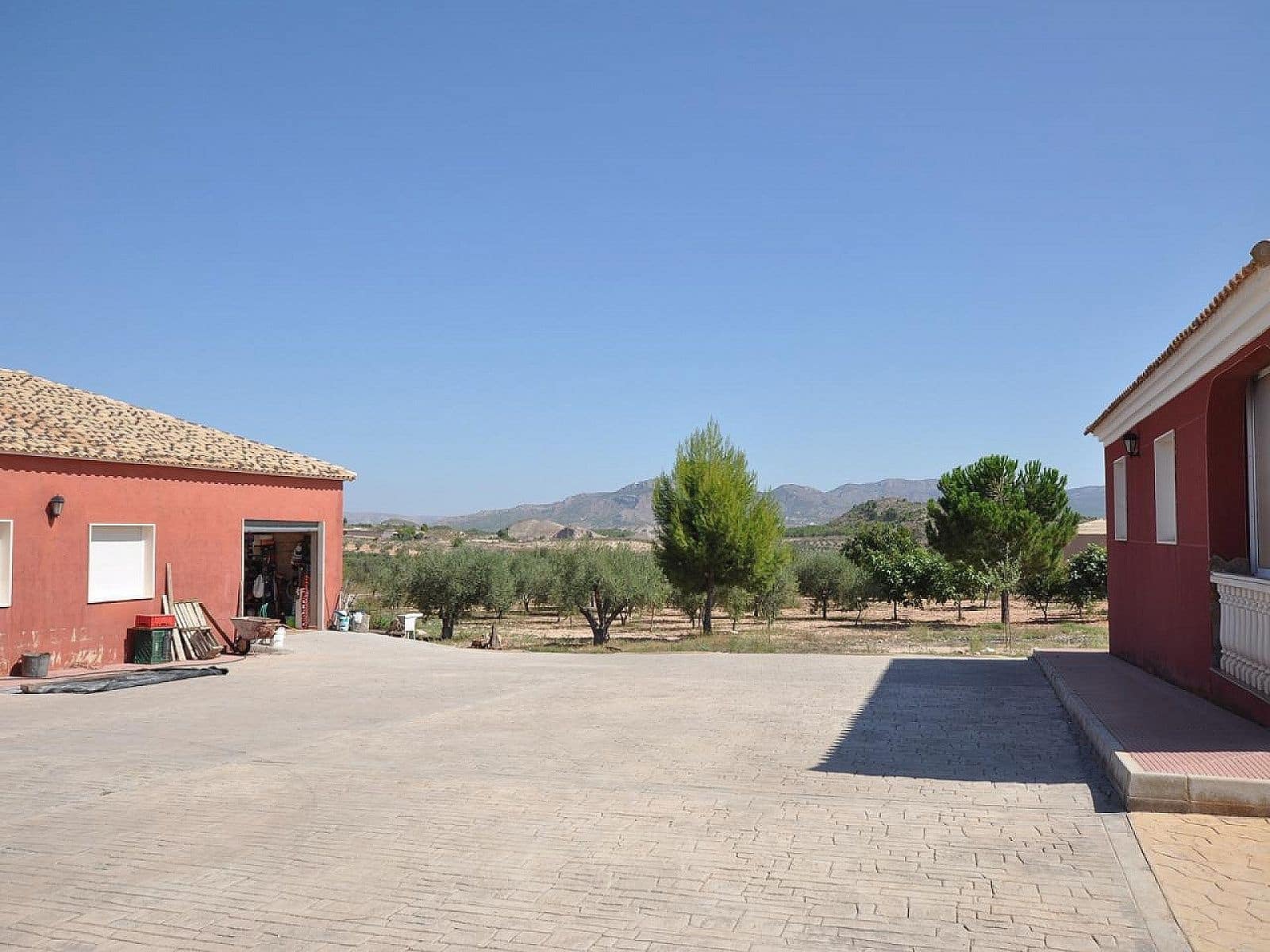 8 bedroom Villa for sale in Sax with pool garage - € 499,950 (Ref: 9731728)