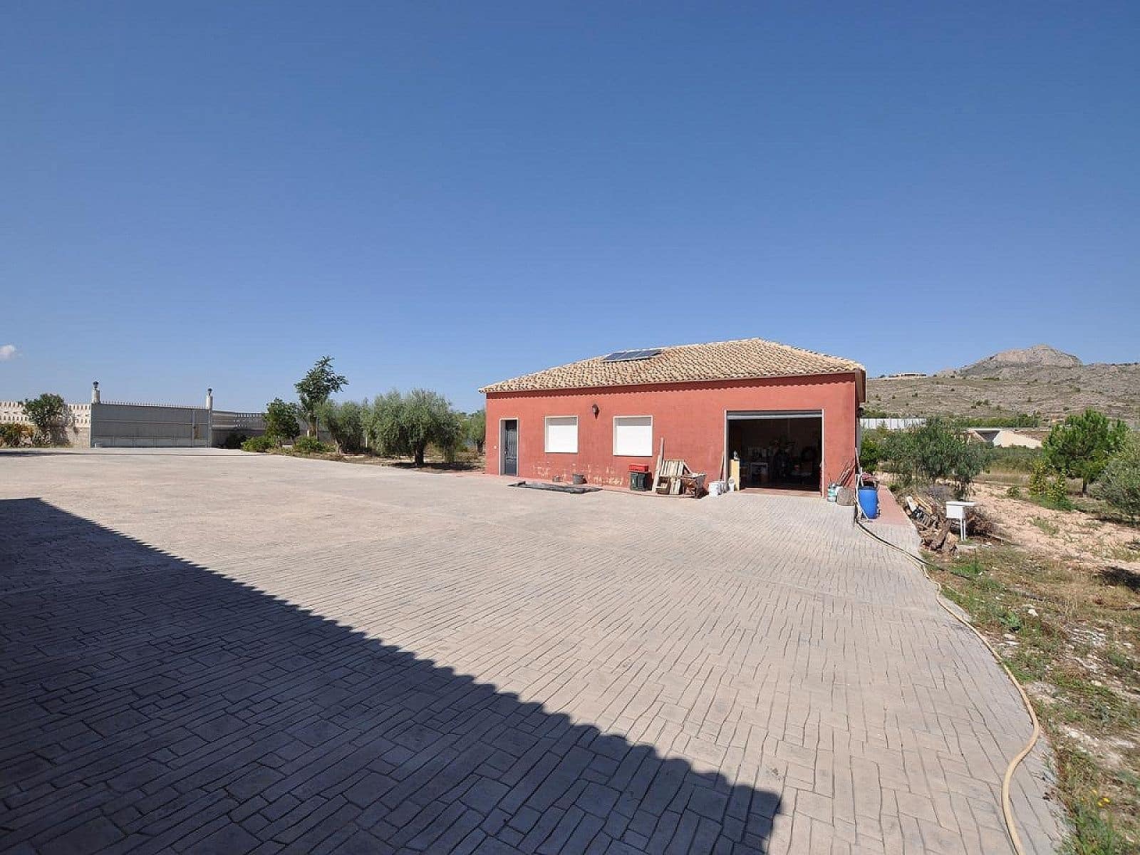 8 bedroom Villa for sale in Sax with pool garage - € 499,950 (Ref: 9731728)