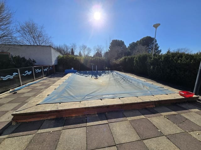 Chalet de 7 habitaciones en Villena en venta con piscina - 149.995 € (Ref: 9741466)