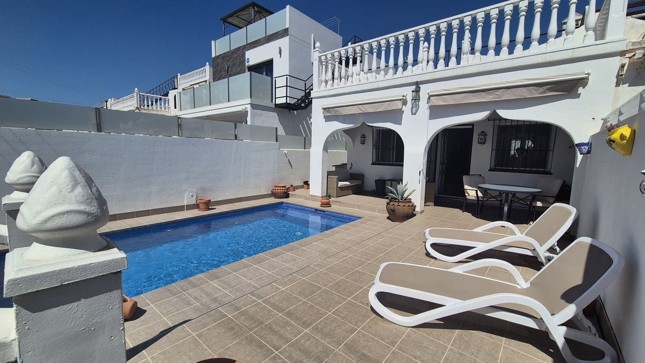 2 soveværelse Bungalow til salg i Villamartin med swimmingpool - € 240.000 (Ref: 9751556)
