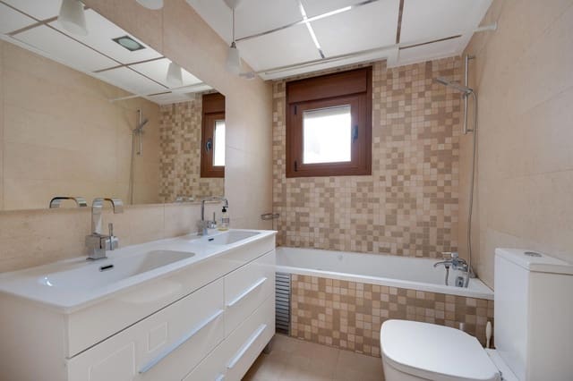 2 chambre Appartement à vendre à Los Secanos, Guardamar del Segura avec piscine garage - 249 969 € (Ref: 9758221)