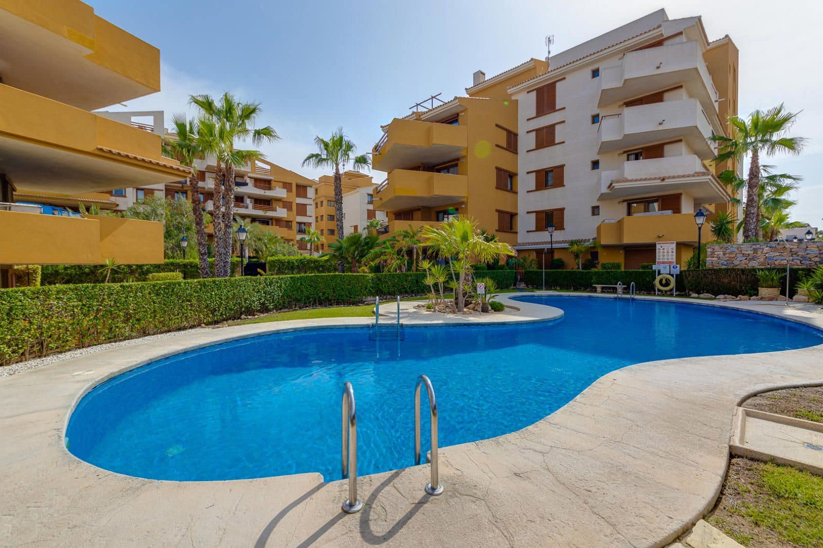 2 soveværelse Lejlighed til salg i Torrevieja med swimmingpool garage - € 239.969 (Ref: 9764867)