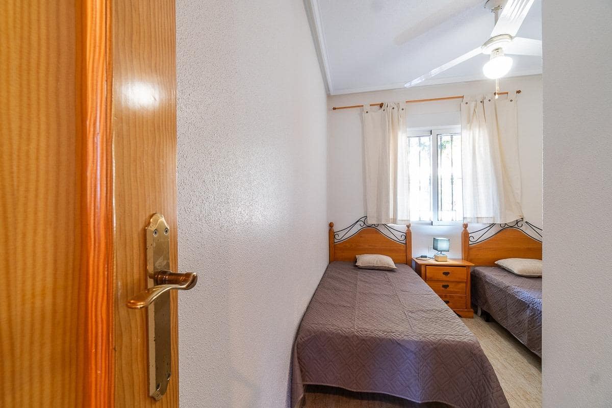 2 soveværelse Bungalow til salg i Orihuela Costa med swimmingpool - € 169.000 (Ref: 9764868)