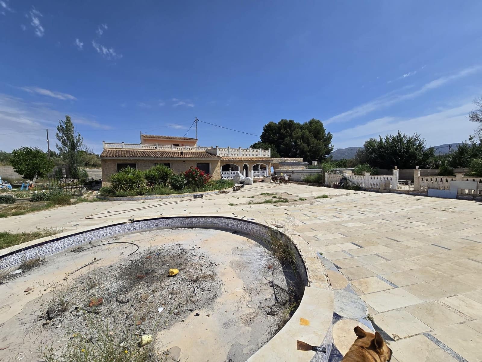 6 soveværelse Villa til salg i Sax med swimmingpool - € 275.000 (Ref: 9790021)