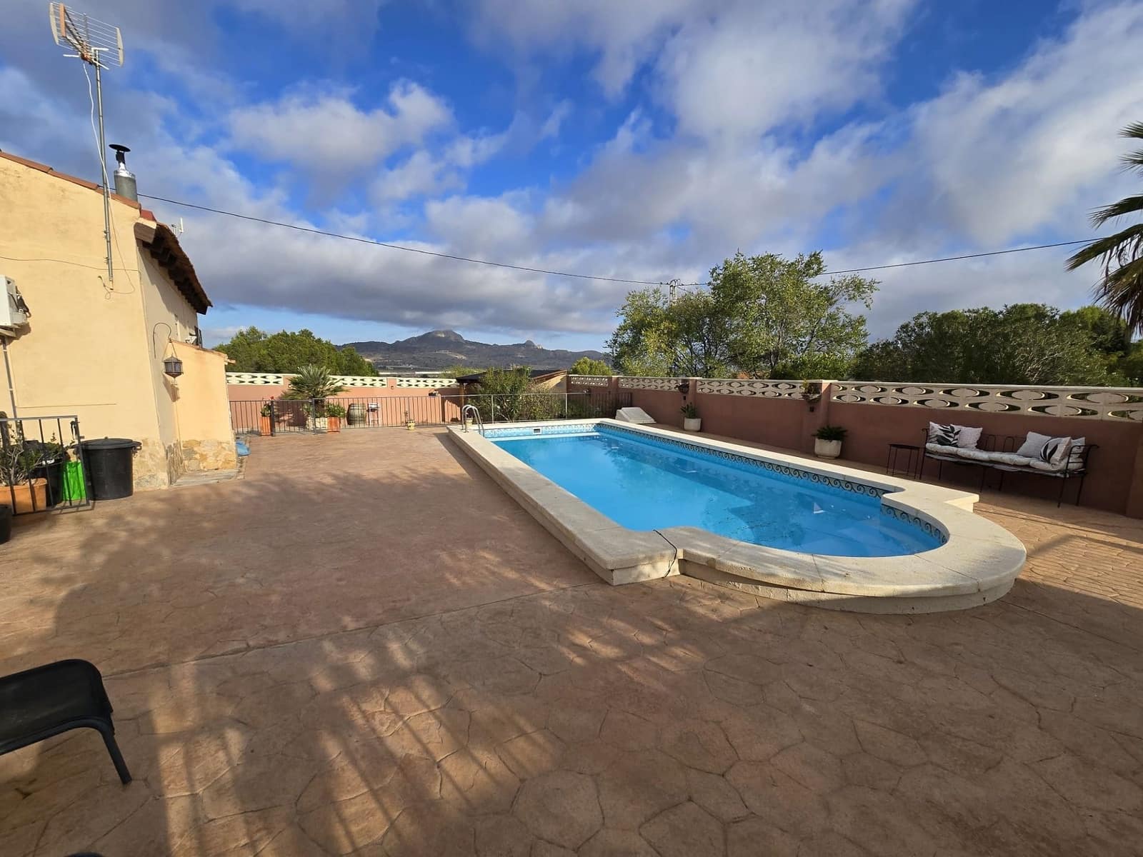 5 sovrum Villa till salu i Sax med pool - 375 000 € (Ref: 9798441)