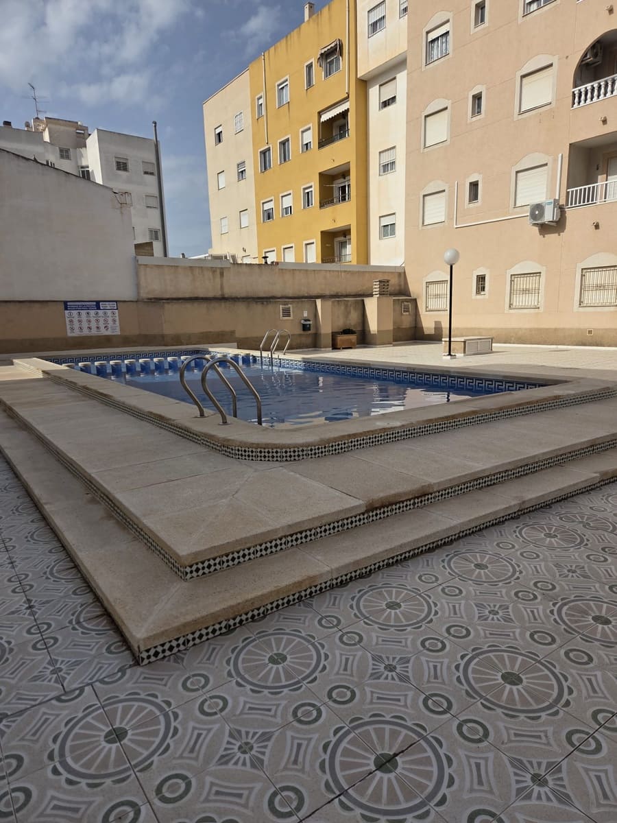 2 sypialnia Apartament na sprzedaż w Torrevieja - 136 500 € (Ref: 9814119)