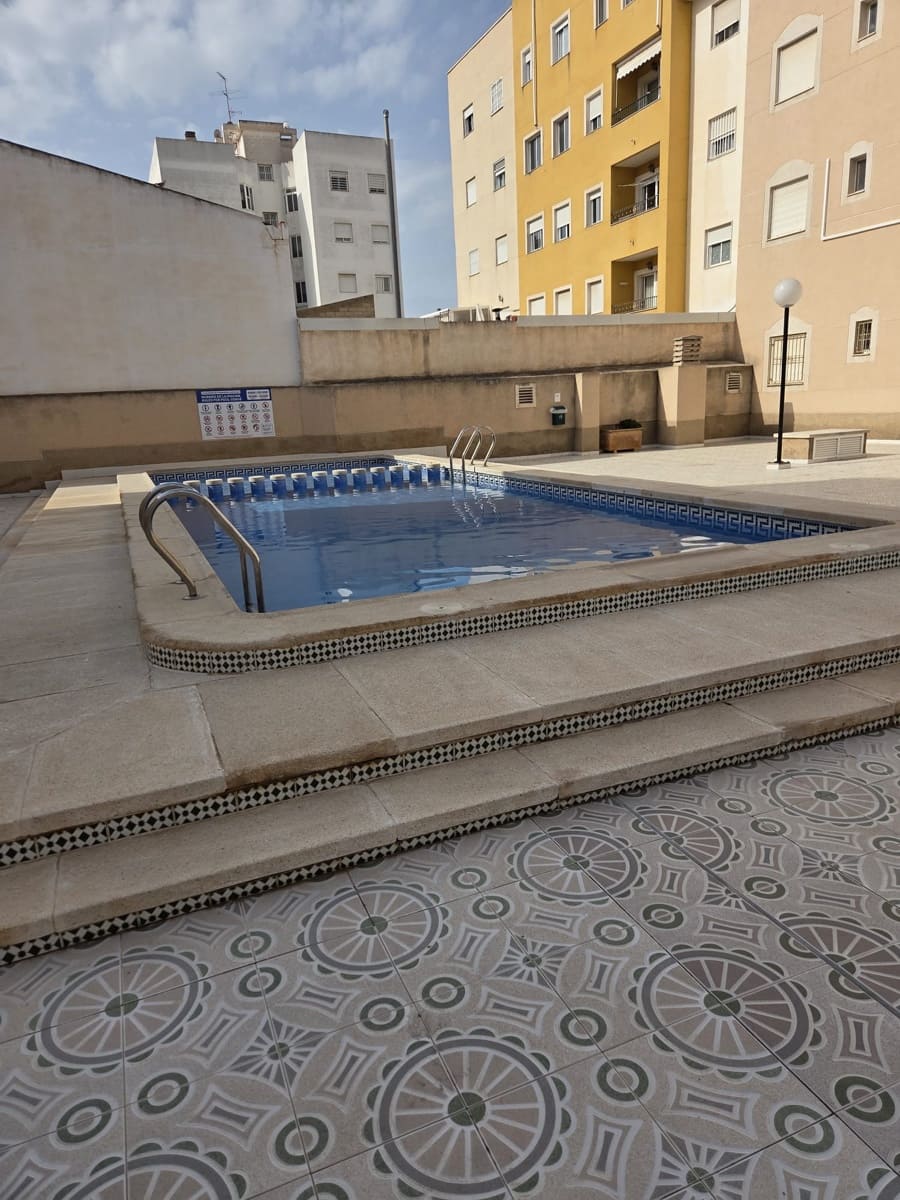 2 sypialnia Apartament na sprzedaż w Torrevieja - 136 500 € (Ref: 9814119)