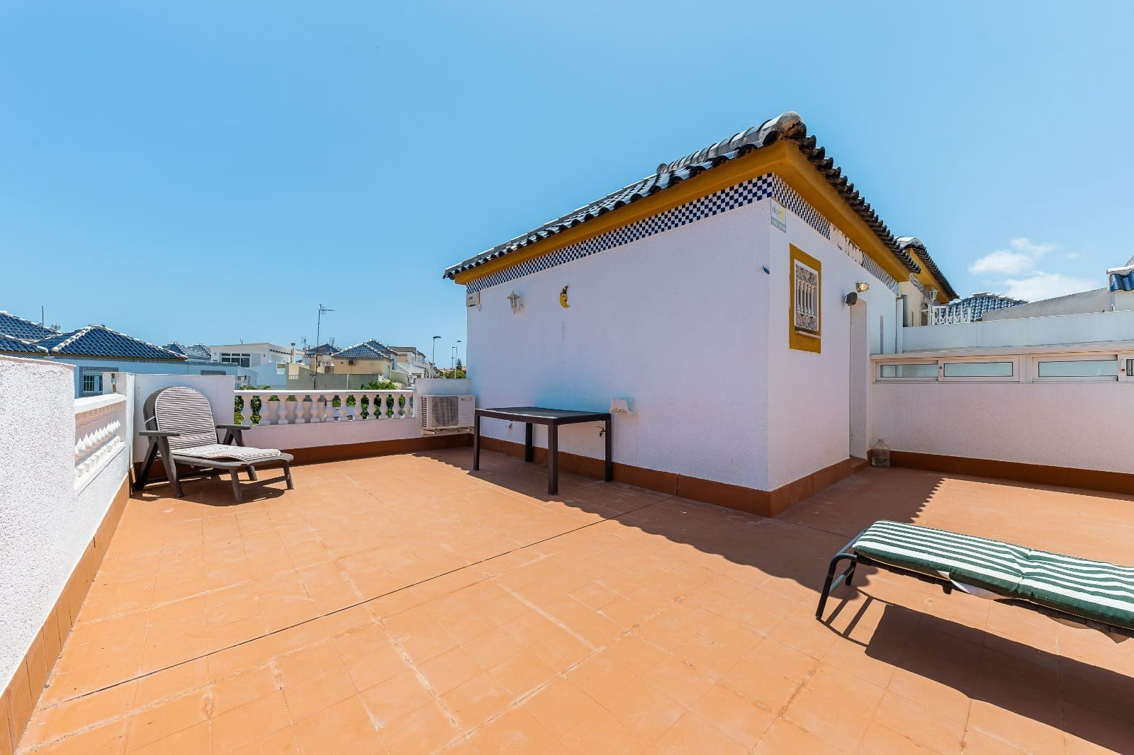 3 soveværelse Byhus til salg i Torrevieja med swimmingpool garage - € 225.000 (Ref: 9816659)