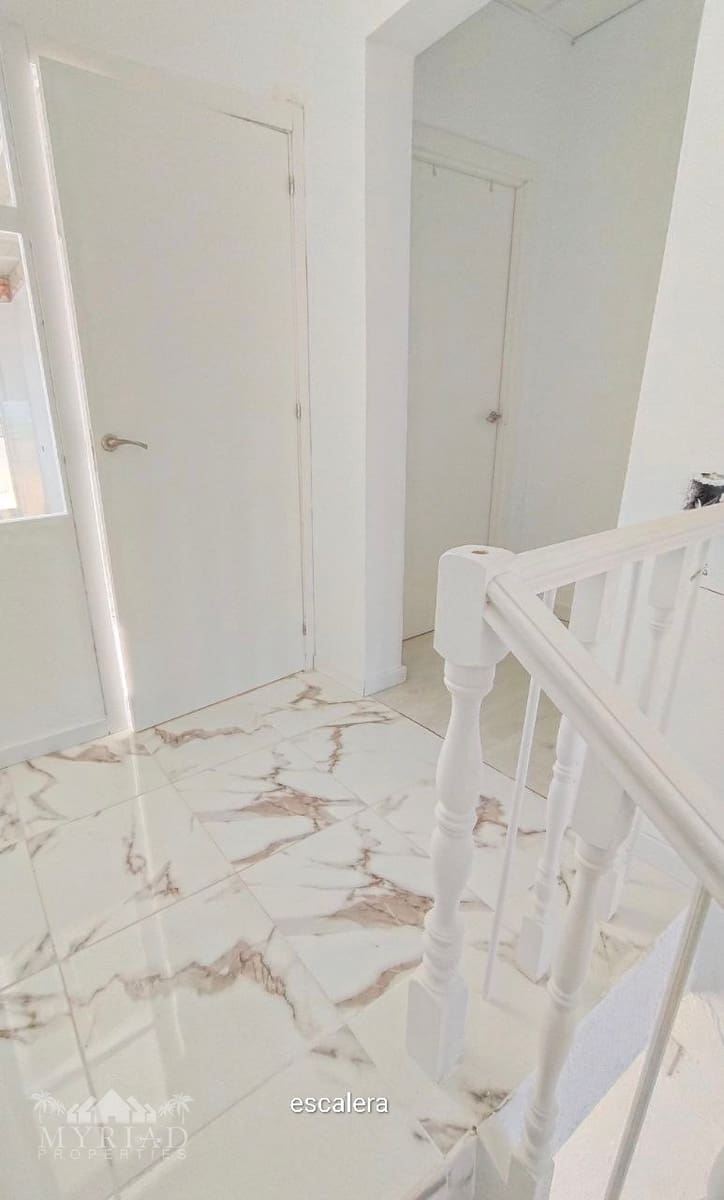 4 bedroom Villa for sale in Pinoso - € 210,000 (Ref: 9821735)