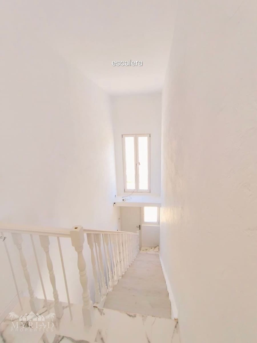 4 bedroom Villa for sale in Pinoso - € 210,000 (Ref: 9821735)