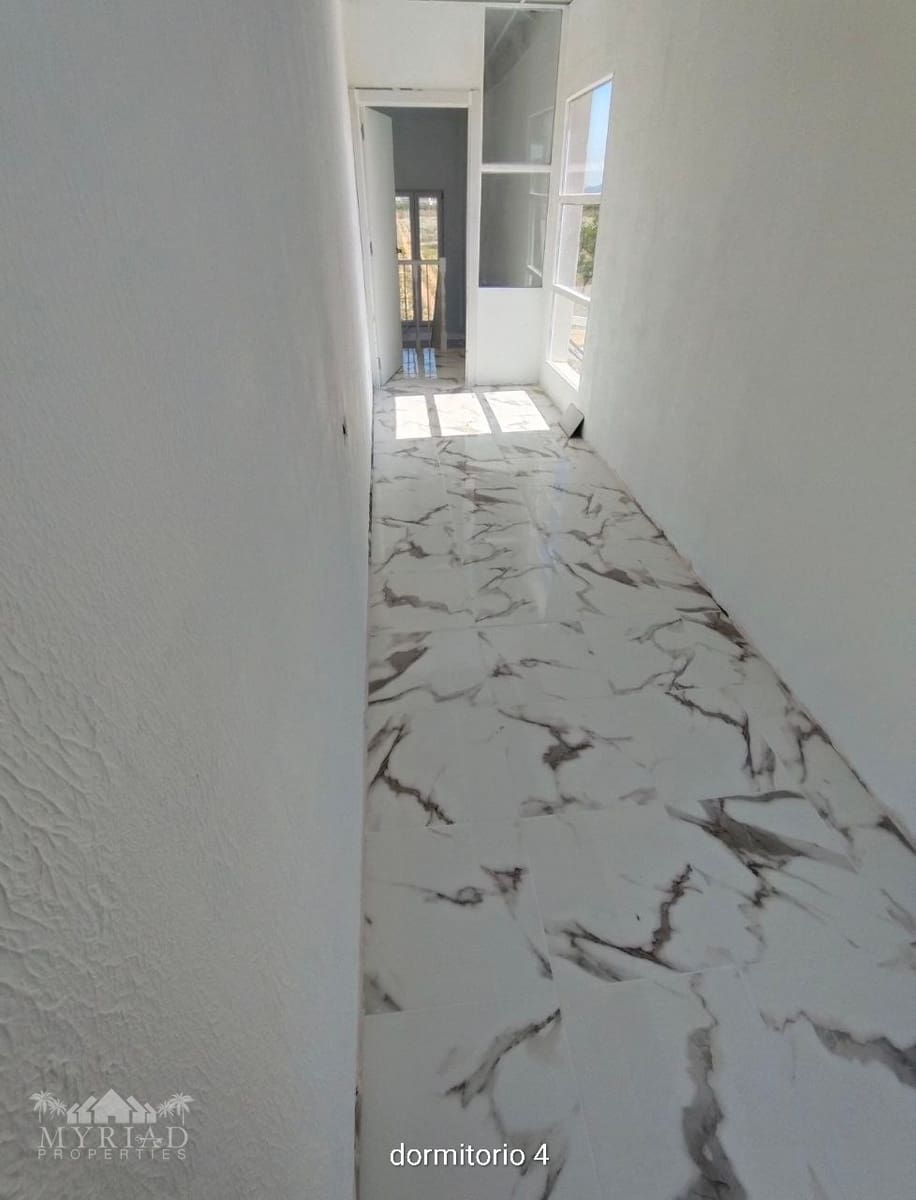 4 bedroom Villa for sale in Pinoso - € 210,000 (Ref: 9821735)