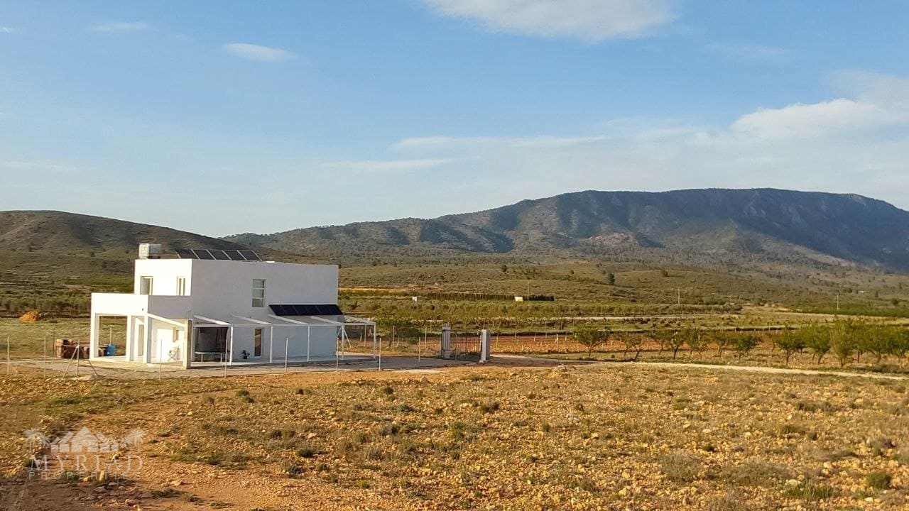 4 bedroom Villa for sale in Pinoso - € 210,000 (Ref: 9821735)