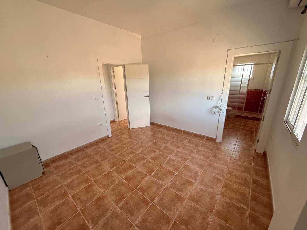 3 bedroom Villa for sale in Pinoso with pool - € 250,000 (Ref: 9824247)