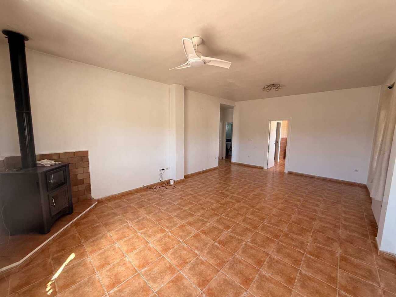 3 bedroom Villa for sale in Pinoso with pool - € 250,000 (Ref: 9824247)