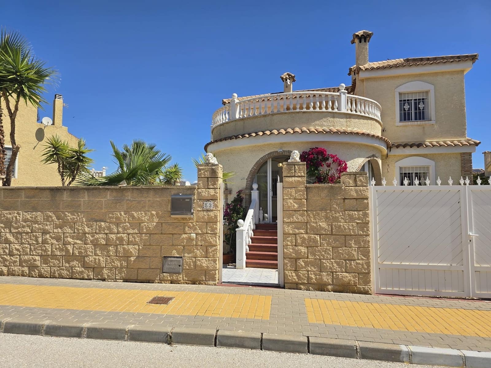 5 soverom Villa til salgs i Monforte del Cid med svømmebasseng - € 349 995 (Ref: 9830488)