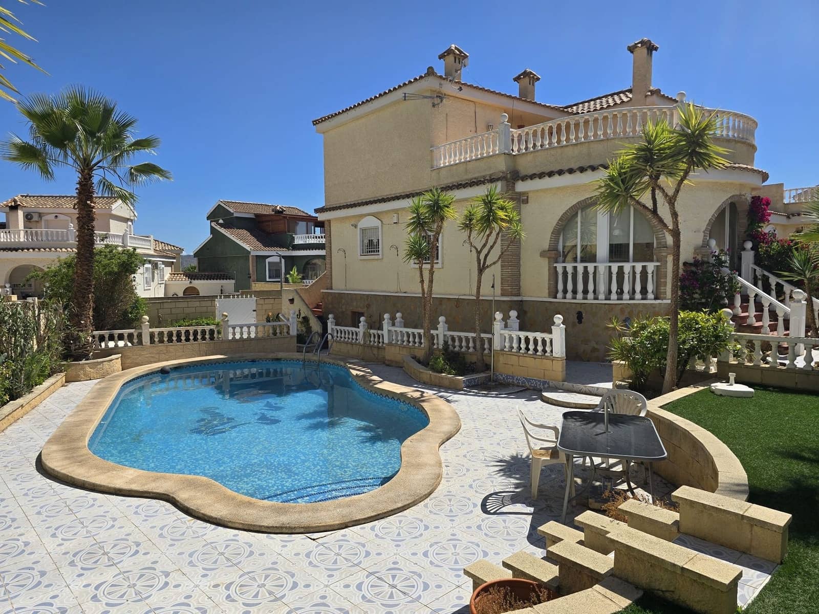 5 soverom Villa til salgs i Monforte del Cid med svømmebasseng - € 349 995 (Ref: 9830488)