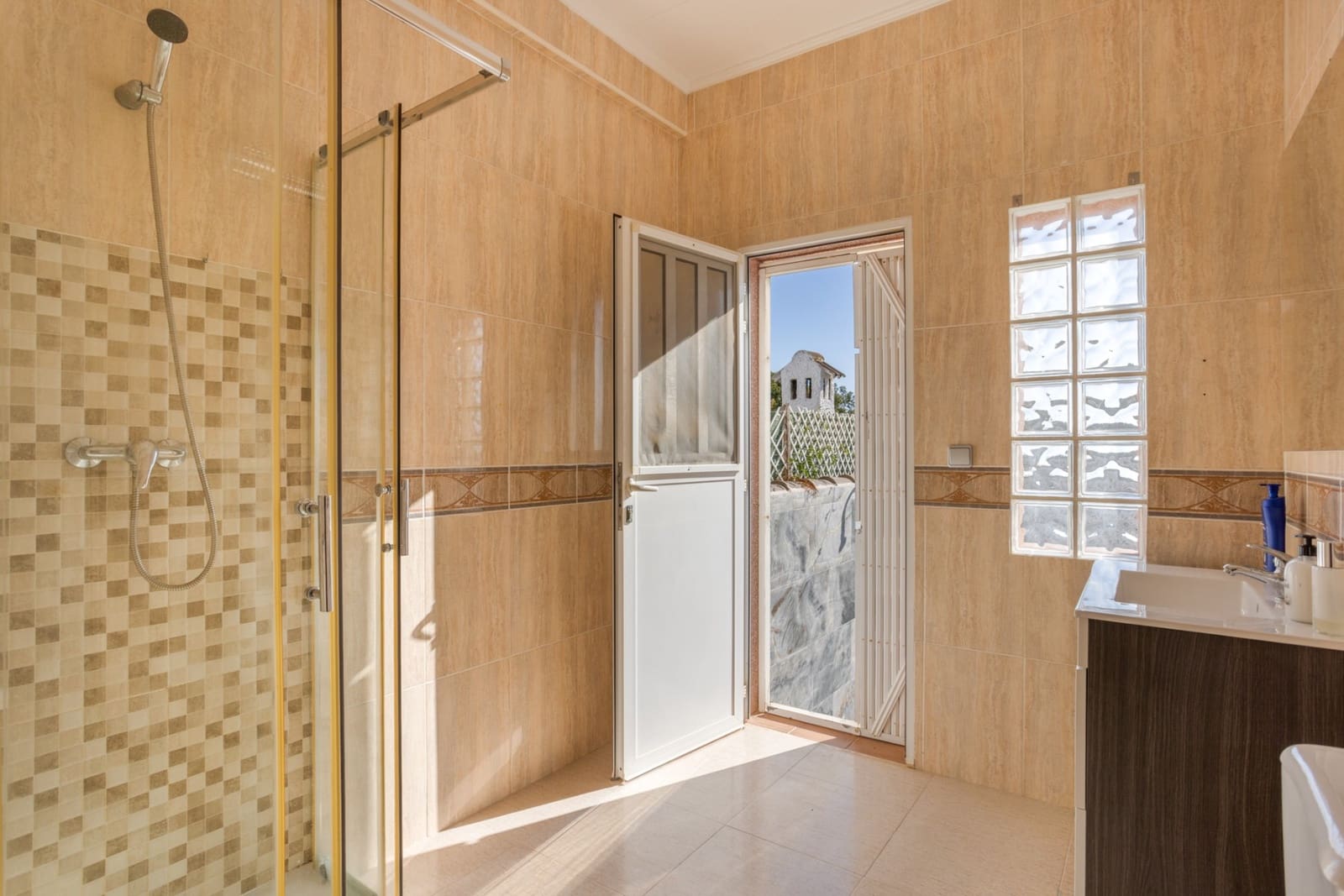 3 chambre Villa/Maison à vendre à Torrevieja avec piscine - 330 000 € (Ref: 9838607)