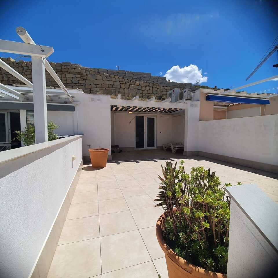Casa de 3 habitaciones en La Marquesa en venta con piscina - 280.000 € (Ref: 9838804)