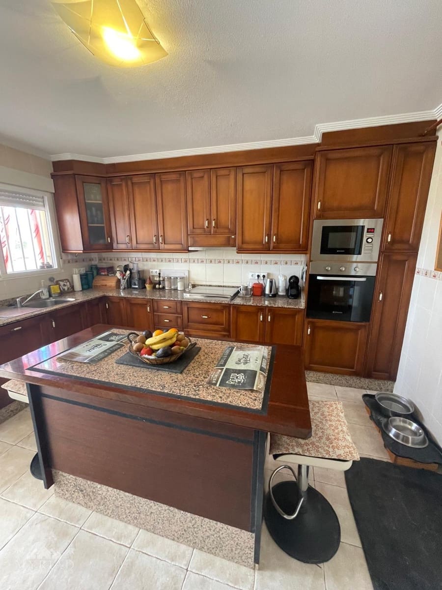 4 bedroom Villa for sale in Pinoso - € 425,000 (Ref: 9841906)