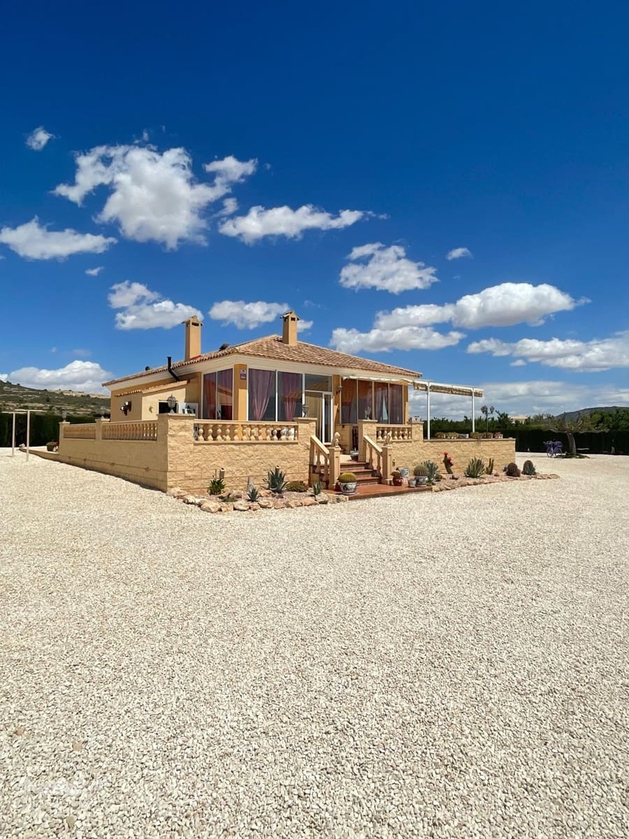 4 bedroom Villa for sale in Pinoso - € 425,000 (Ref: 9841906)