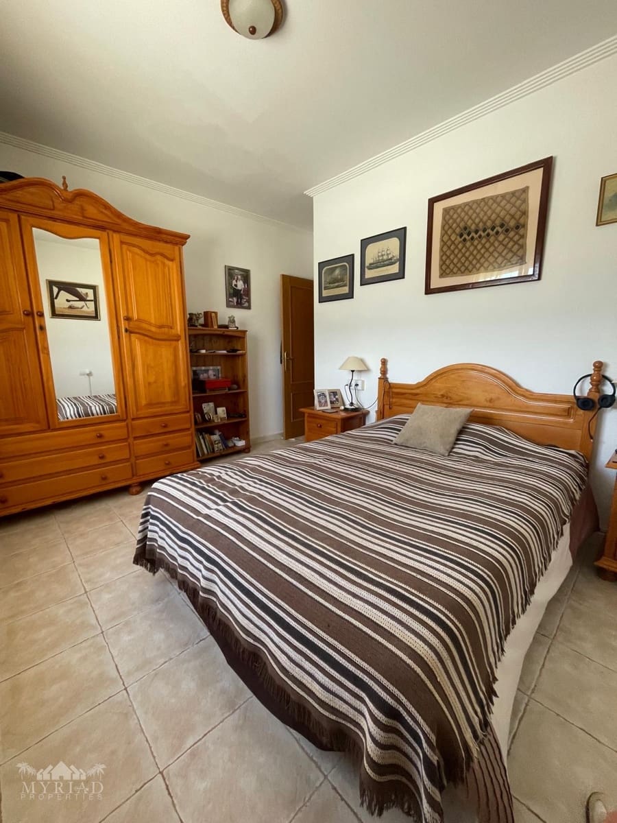 4 bedroom Villa for sale in Pinoso - € 425,000 (Ref: 9841906)