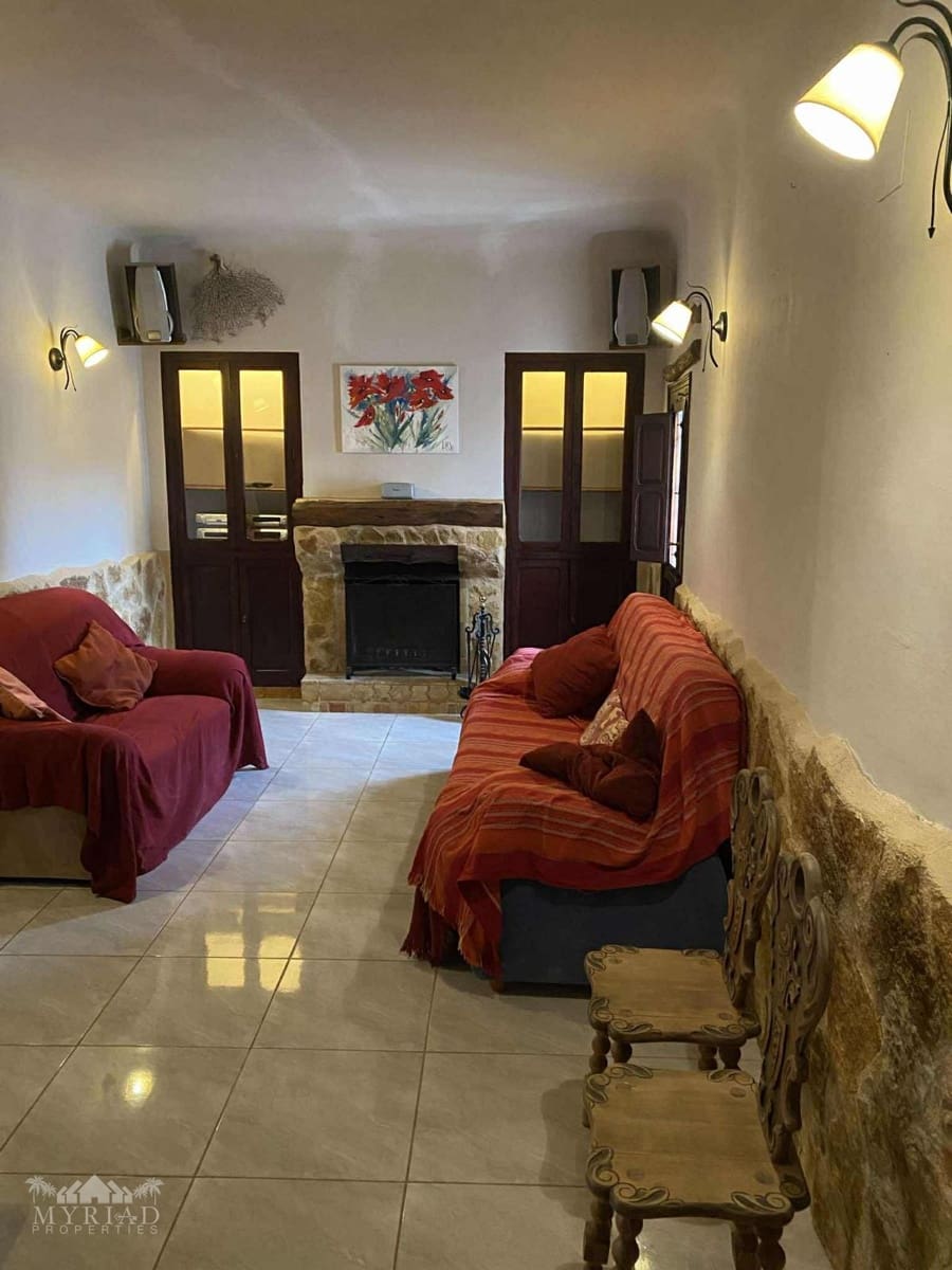 5 soverom Villa til salgs i Yecla med garasje - € 299 995 (Ref: 9888467)