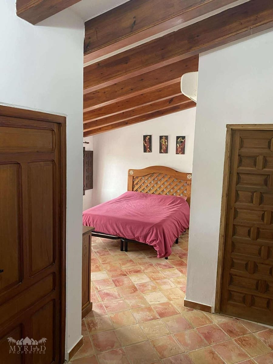 5 soverom Villa til salgs i Yecla med garasje - € 299 995 (Ref: 9888467)
