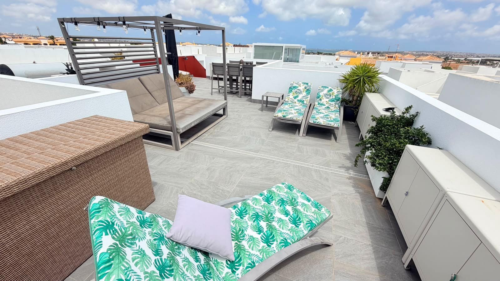 3 soveværelse Villa til salg i Los Montesinos med swimmingpool - € 425.000 (Ref: 9894432)
