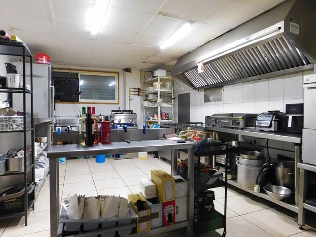 Commercial for sale in San Miguel de Salinas with pool - € 69,000 (Ref: 9912277)