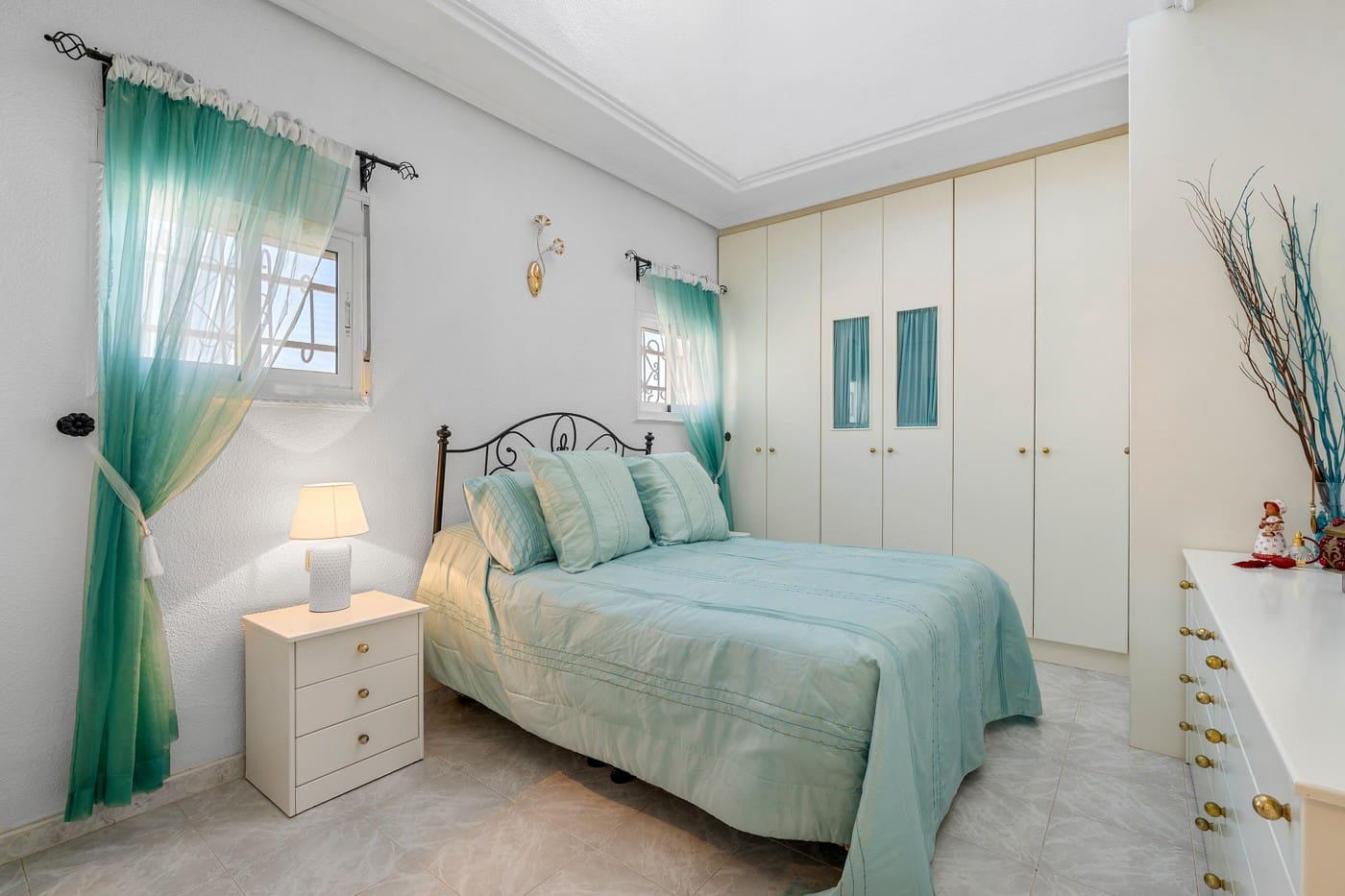 Chalet de 4 habitaciones en Ciudad Quesada en venta con piscina - 399.000 € (Ref: 9928626)