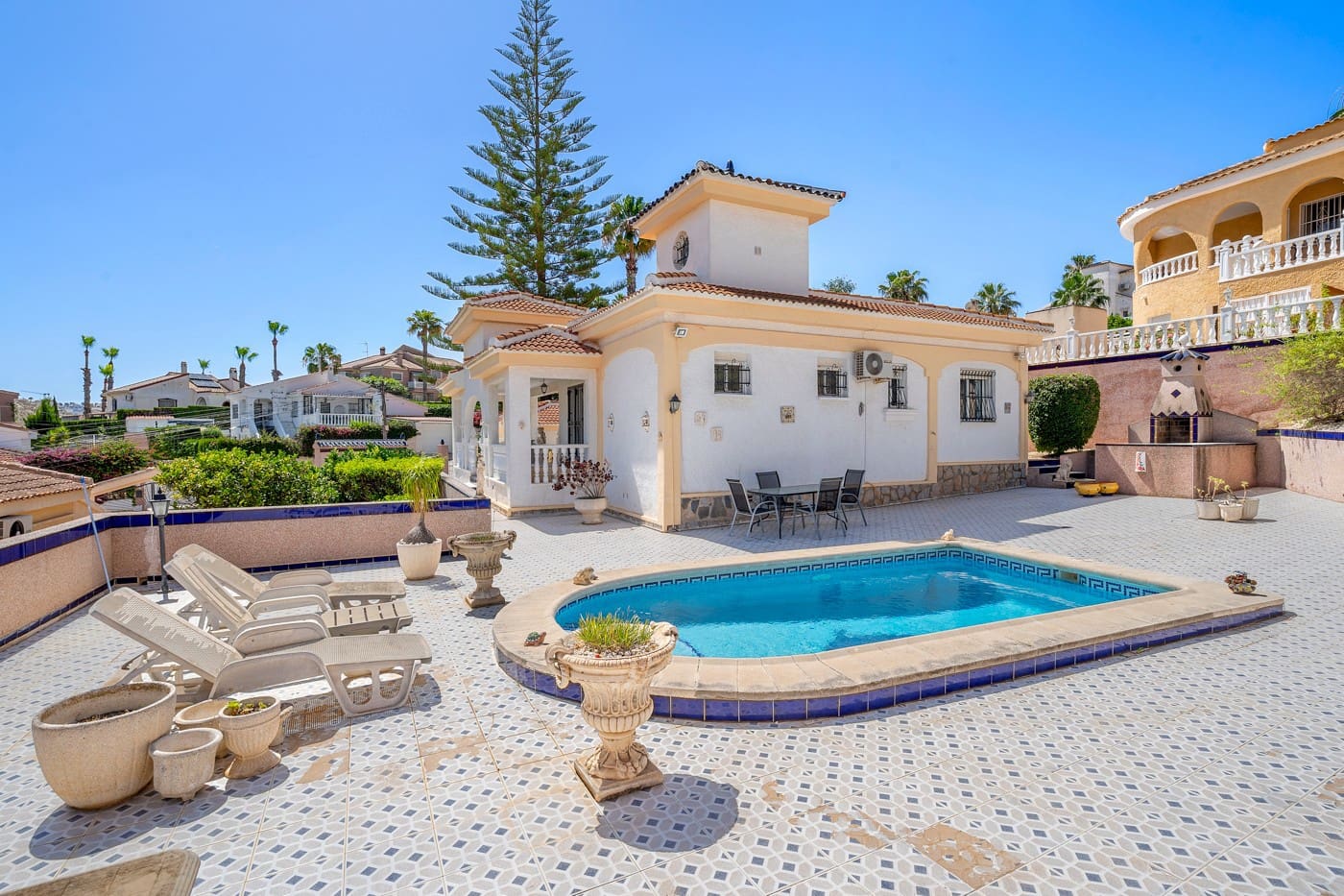 Chalet de 4 habitaciones en Ciudad Quesada en venta con piscina - 399.000 € (Ref: 9928626)