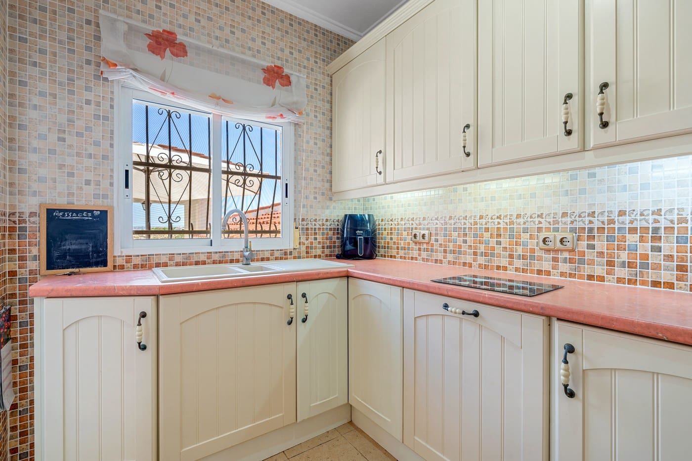 Chalet de 4 habitaciones en Ciudad Quesada en venta con piscina - 399.000 € (Ref: 9928626)