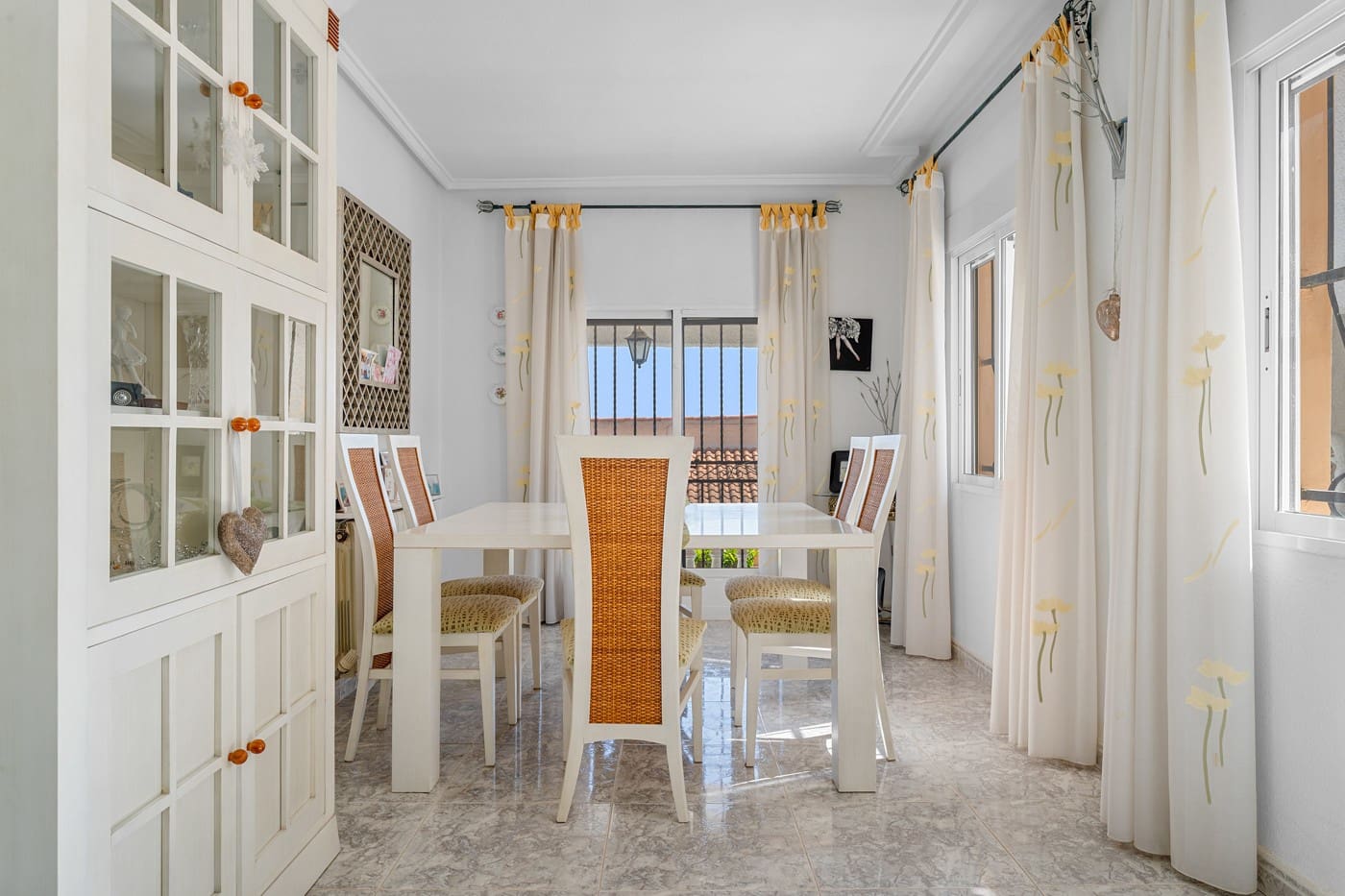Chalet de 4 habitaciones en Ciudad Quesada en venta con piscina - 399.000 € (Ref: 9928626)