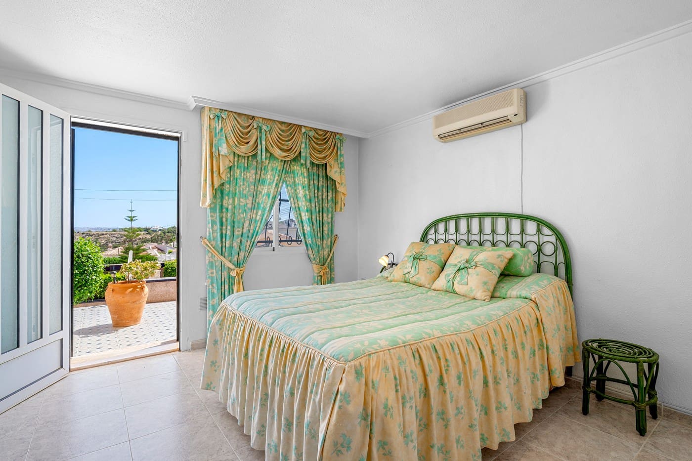 Chalet de 4 habitaciones en Ciudad Quesada en venta con piscina - 399.000 € (Ref: 9928626)