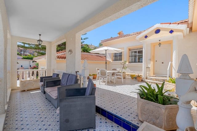 Chalet de 4 habitaciones en Ciudad Quesada, Rojales en venta con piscina - 399.000 € (Ref: 9928626)