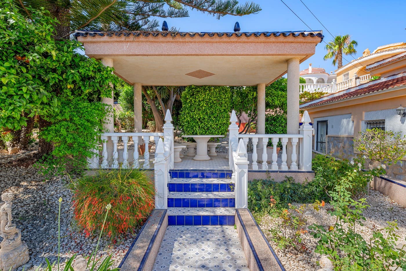 Chalet de 4 habitaciones en Ciudad Quesada en venta con piscina - 399.000 € (Ref: 9928626)
