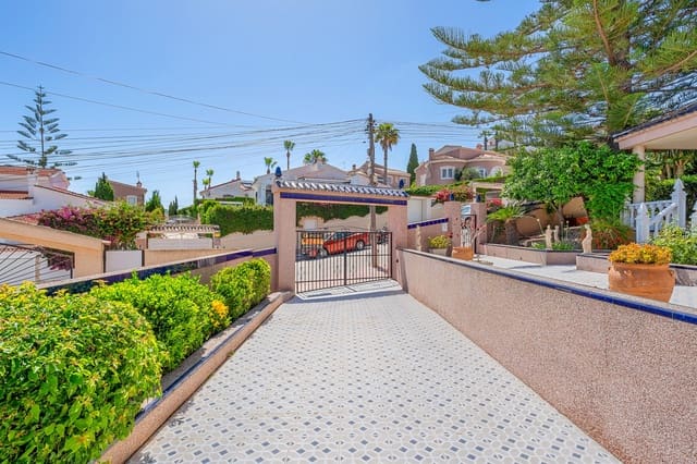 Chalet de 4 habitaciones en Ciudad Quesada, Rojales en venta con piscina - 399.000 € (Ref: 9928626)