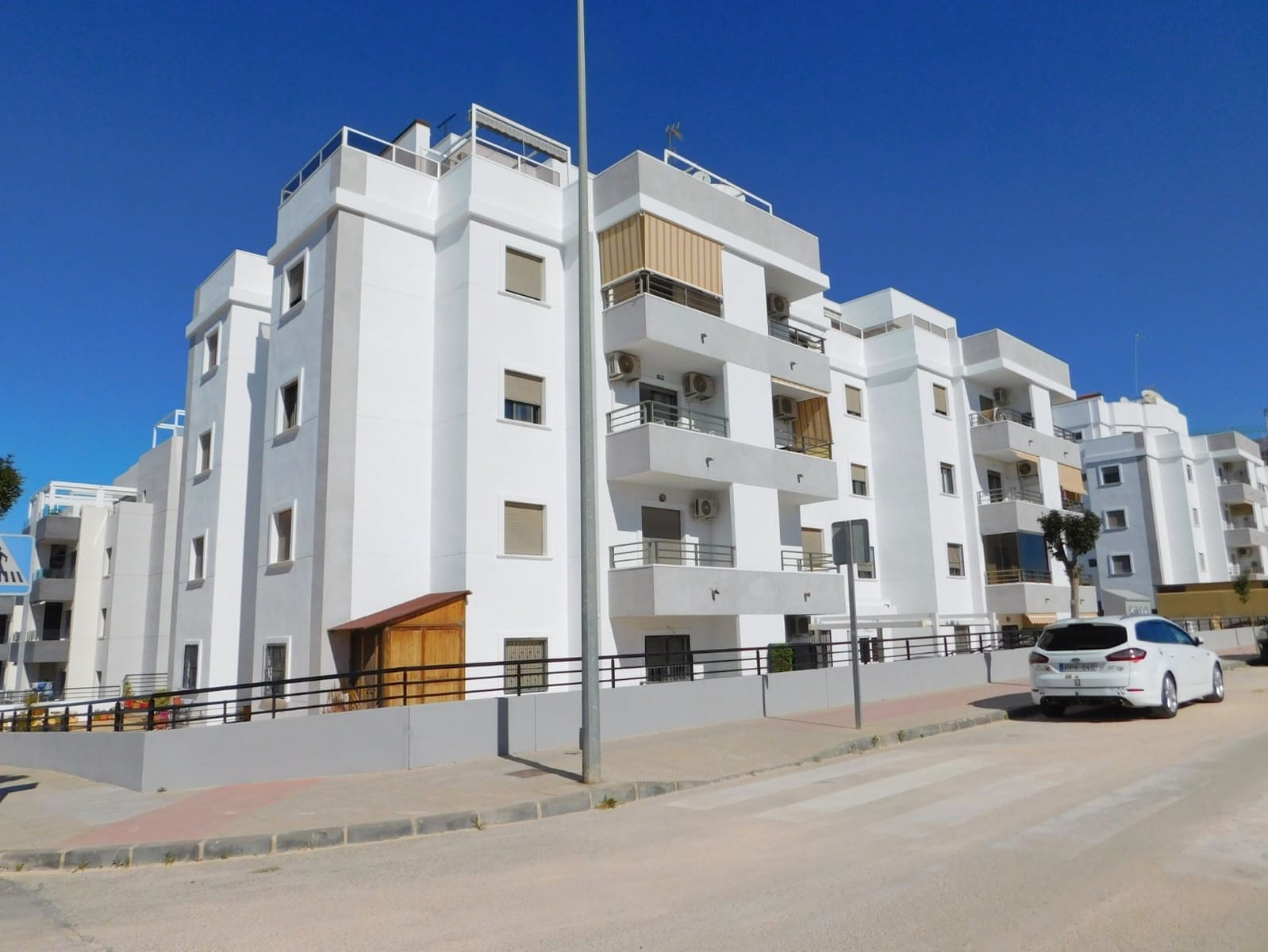 2 Zimmer Apartment zu verkaufen in San Miguel de Salinas mit Pool - 125.000 € (Ref: 9965958)
