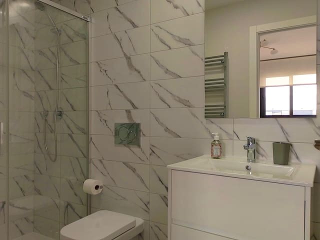 2 soverom Leilighet til salgs i Villamartin, Orihuela med svømmebasseng garasje - € 269 000 (Ref: 9983954)
