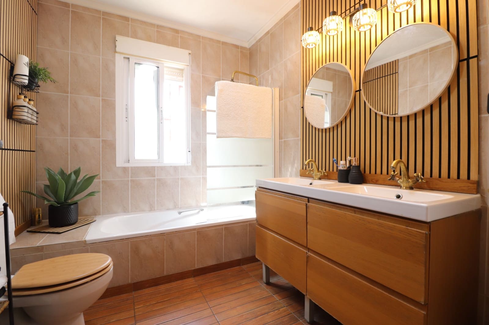 Chalet de 4 habitaciones en Benijófar en venta con piscina garaje - 369.950 € (Ref: 9996398)