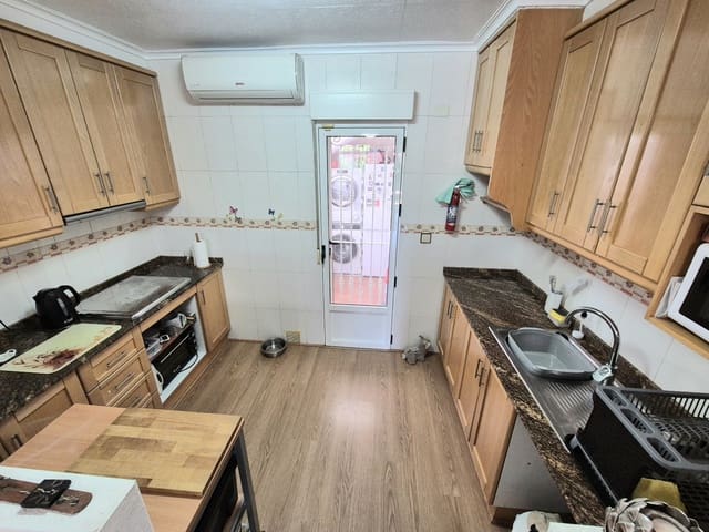 3 soverom Kjedet enebolig til salgs i Los Montesinos med svømmebasseng - € 219 995 (Ref: 9996403)