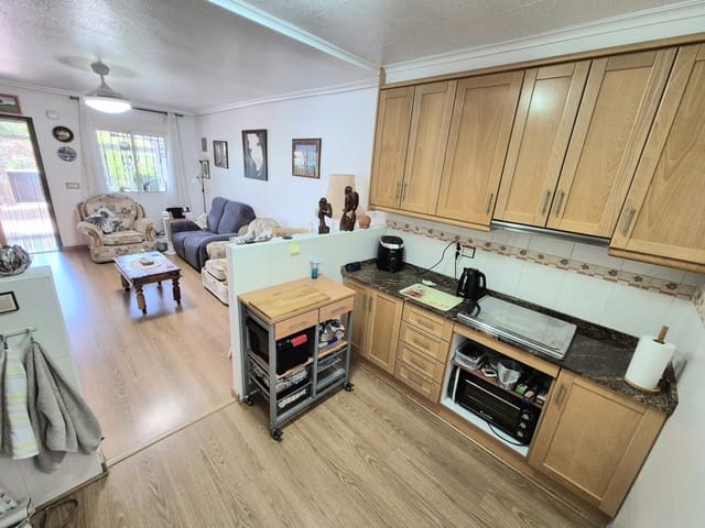 3 soverom Kjedet enebolig til salgs i Los Montesinos med svømmebasseng - € 219 995 (Ref: 9996403)