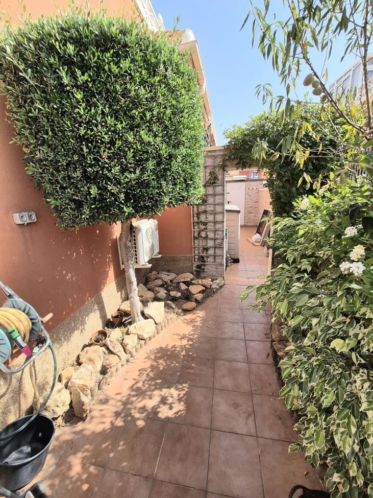 3 soverom Kjedet enebolig til salgs i Los Montesinos med svømmebasseng - € 219 995 (Ref: 9996403)