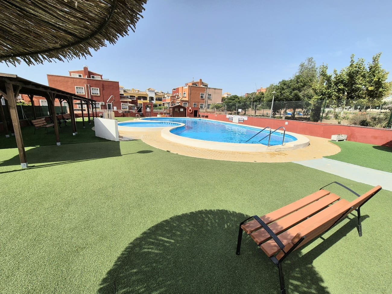 3 soverom Kjedet enebolig til salgs i Los Montesinos med svømmebasseng - € 219 995 (Ref: 9996403)