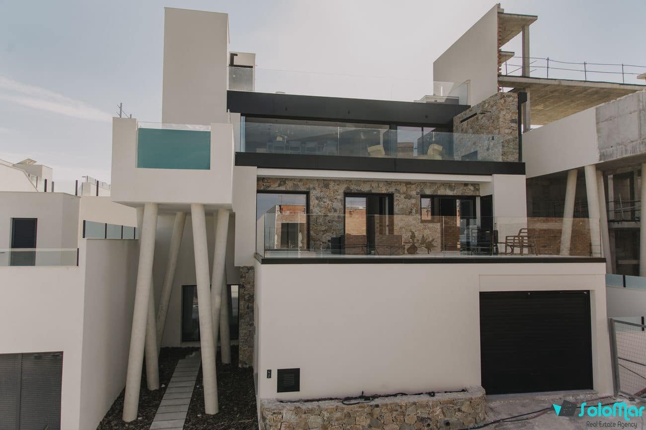 3 bedroom Villa for sale in Ciudad Quesada with pool - € 1,275,000 (Ref: 4686428)