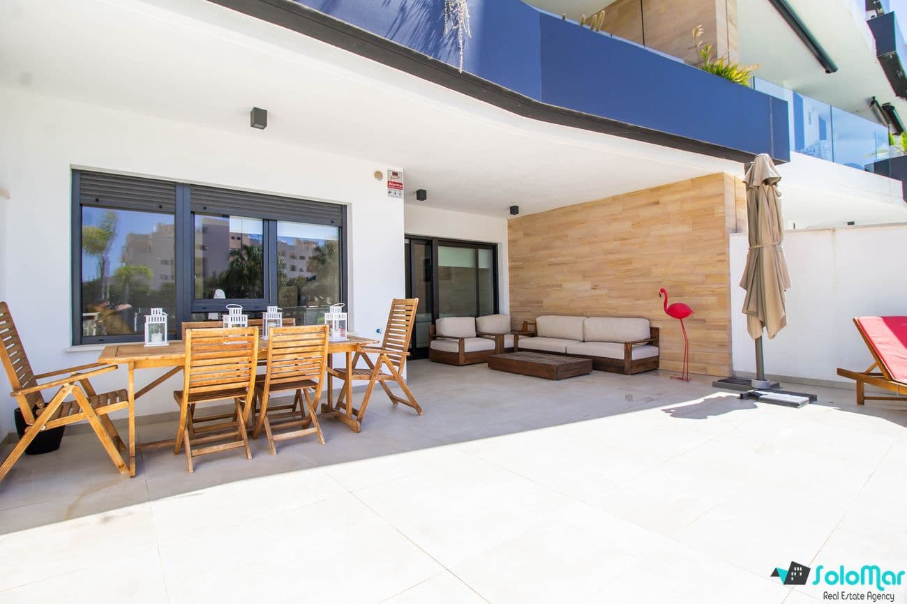 Apartamento de 2 habitaciones en Villamartin en venta con piscina - 309.000 € (Ref: 5503827)